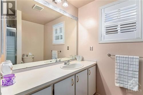 6043 Valley Field Crescent, Ottawa, ON - Indoor Photo Showing Bathroom