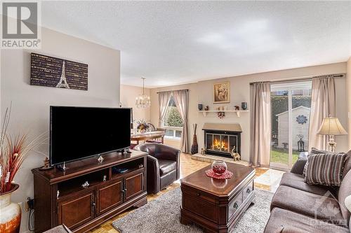 6043 Valley Field Crescent, Ottawa, ON - Indoor Photo Showing Living Room With Fireplace