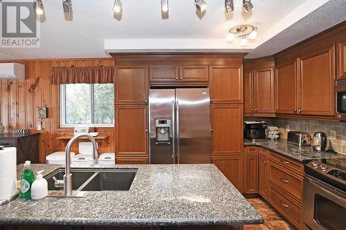 326 Indian Point Road, Kawartha Lakes (Coboconk), ON - Indoor Photo Showing Kitchen With Double Sink With Upgraded Kitchen