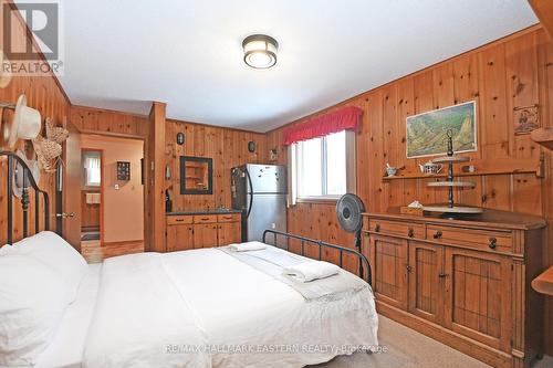 326 Indian Point Road, Kawartha Lakes, ON - Indoor Photo Showing Living Room