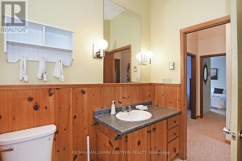 326 Indian Point Road, Kawartha Lakes, ON - Indoor Photo Showing Bedroom