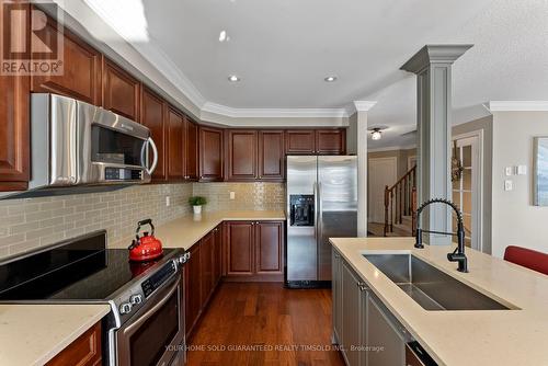 54 Mildenhall Pl, Whitby, ON - Indoor Photo Showing Kitchen With Double Sink With Upgraded Kitchen