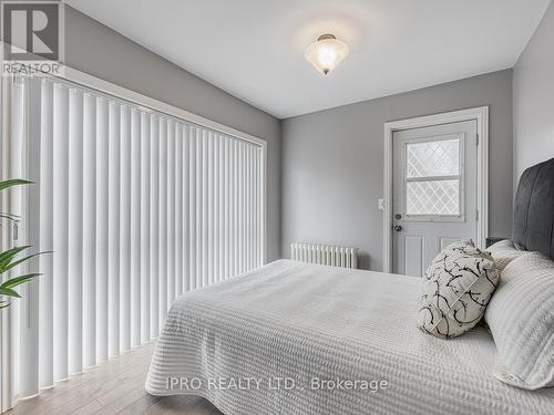 9-11 Bracebridge Avenue, Toronto, ON - Indoor Photo Showing Bedroom