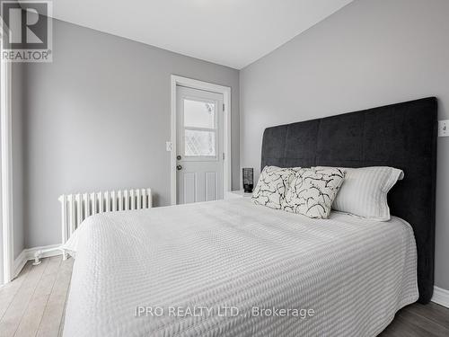 9-11 Bracebridge Avenue, Toronto, ON - Indoor Photo Showing Bedroom