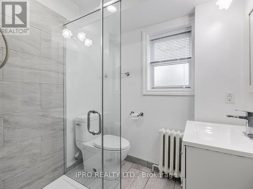 9-11 Bracebridge Avenue, Toronto, ON - Indoor Photo Showing Bathroom