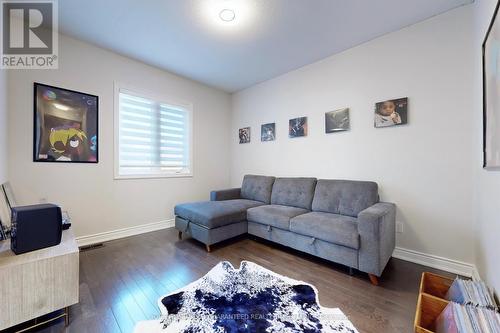 1107 Harden Tr, Newmarket, ON - Indoor Photo Showing Living Room
