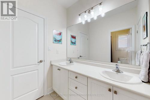 1107 Harden Trail, Newmarket, ON - Indoor Photo Showing Bathroom