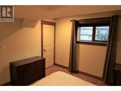 4937 Aspen Grove Place, Fairmont Hot Springs, BC - Indoor Photo Showing Bedroom