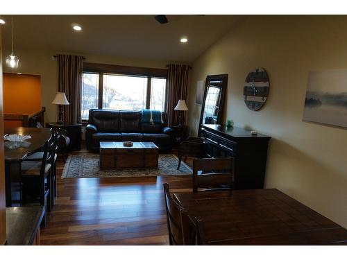 4937 Aspen Grove Place, Fairmont Hot Springs, BC - Indoor Photo Showing Living Room