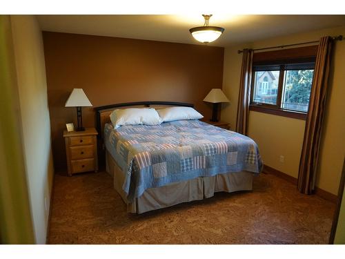 4937 Aspen Grove Place, Fairmont Hot Springs, BC - Indoor Photo Showing Bedroom