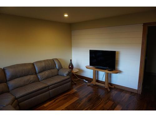 4937 Aspen Grove Place, Fairmont Hot Springs, BC - Indoor Photo Showing Living Room