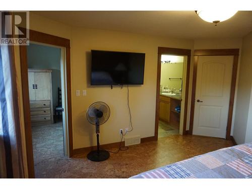 4937 Aspen Grove Place, Fairmont Hot Springs, BC - Indoor Photo Showing Bedroom