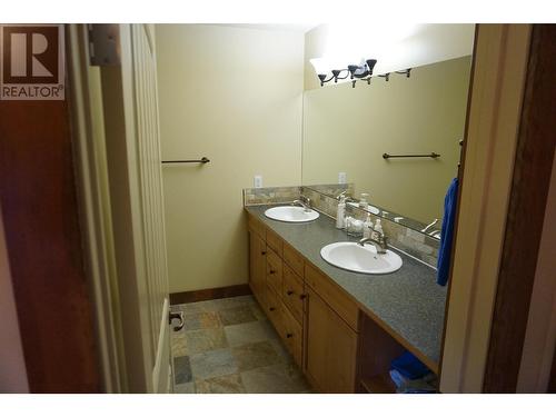 4937 Aspen Grove Place, Fairmont Hot Springs, BC - Indoor Photo Showing Bathroom