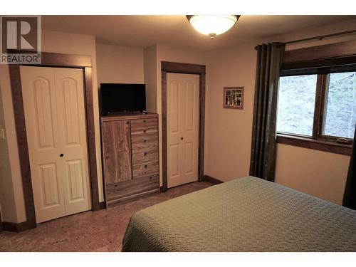 4937 Aspen Grove Place, Fairmont Hot Springs, BC - Indoor Photo Showing Bedroom