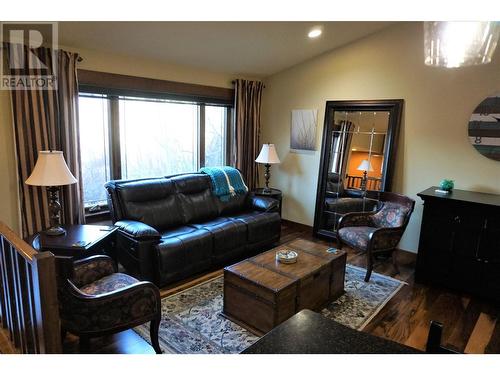 4937 Aspen Grove Place, Fairmont Hot Springs, BC - Indoor Photo Showing Living Room