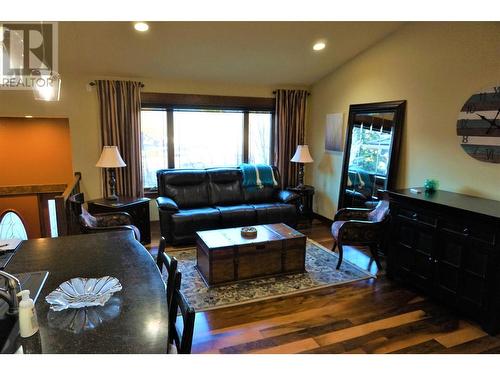 4937 Aspen Grove Place, Fairmont Hot Springs, BC - Indoor Photo Showing Living Room