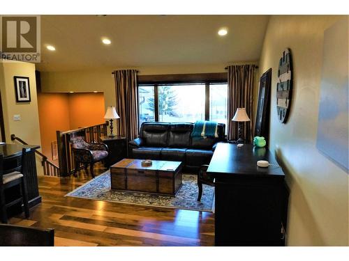 4937 Aspen Grove Place, Fairmont Hot Springs, BC - Indoor Photo Showing Living Room