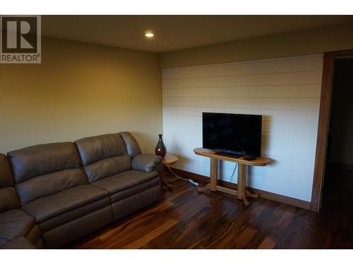 4937 Aspen Grove Place, Fairmont Hot Springs, BC - Indoor Photo Showing Living Room