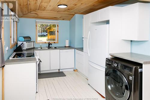 4228 Deep Bay Road, Minden, ON - Indoor Photo Showing Laundry Room