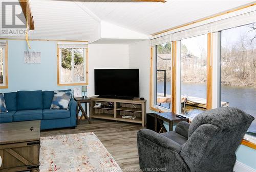 4228 Deep Bay Road, Minden, ON - Indoor Photo Showing Living Room