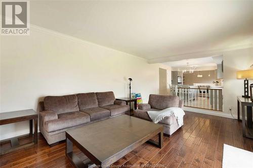 2920 Northway Avenue, Windsor, ON - Indoor Photo Showing Living Room