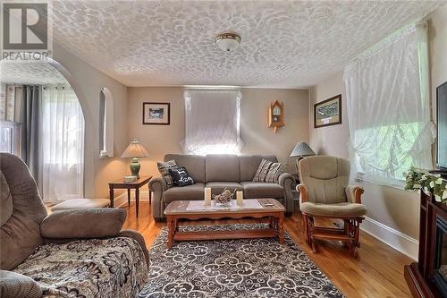 2912 Fredericton Rd, Salisbury, NB - Indoor Photo Showing Living Room