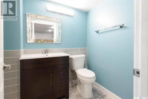 7806 Sparrow Street, Regina, SK - Indoor Photo Showing Bathroom
