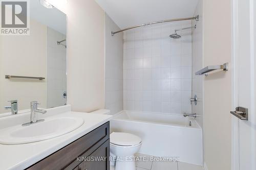 17 Soho Street, Hamilton, ON - Indoor Photo Showing Bathroom