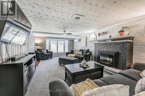 46 Bendingroad Cres N, St. Catharines, ON - Indoor Photo Showing Living Room With Fireplace