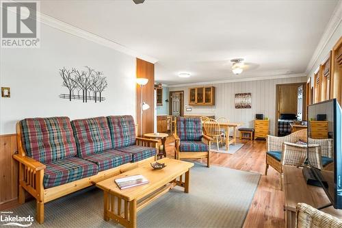 1024 Marys Lane, Algonquin Highlands, ON - Indoor Photo Showing Living Room