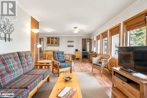 1024 Marys Lane, Algonquin Highlands, ON - Indoor Photo Showing Living Room