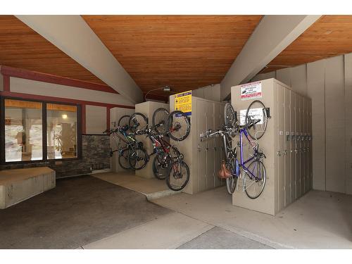 122/124 - 1051 Gerry Sorensen Way, Kimberley, BC - Indoor Photo Showing Garage