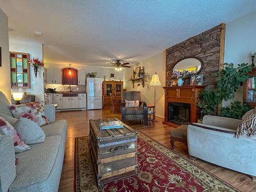 122/124 - 1051 Gerry Sorensen Way, Kimberley, BC - Indoor Photo Showing Living Room With Fireplace