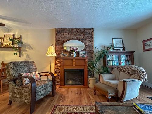 122/124 - 1051 Gerry Sorensen Way, Kimberley, BC - Indoor Photo Showing Living Room With Fireplace