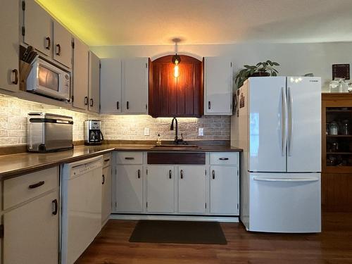 122/124 - 1051 Gerry Sorensen Way, Kimberley, BC - Indoor Photo Showing Kitchen