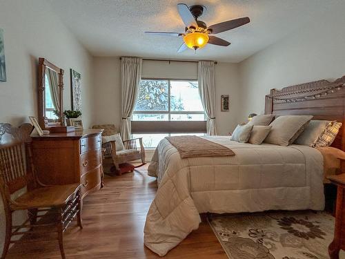 122/124 - 1051 Gerry Sorensen Way, Kimberley, BC - Indoor Photo Showing Bedroom