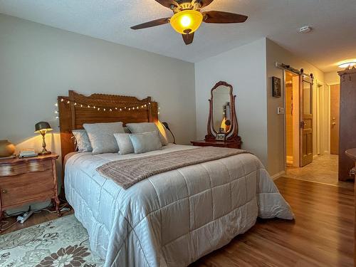 122/124 - 1051 Gerry Sorensen Way, Kimberley, BC - Indoor Photo Showing Bedroom