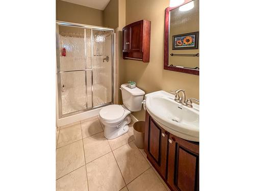 161 The Whins, Cranbrook, BC - Indoor Photo Showing Bathroom
