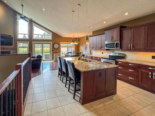 161 The Whins, Cranbrook, BC - Indoor Photo Showing Kitchen With Double Sink With Upgraded Kitchen