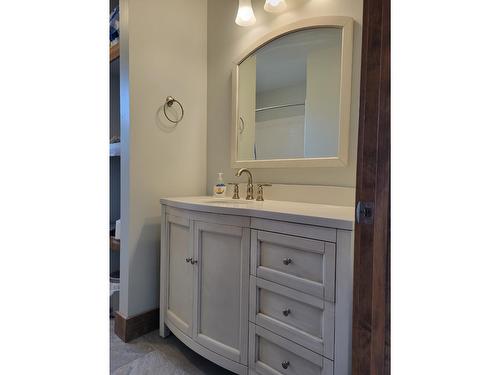 1614 Koocanusa Lake Drive, Newgate, BC - Indoor Photo Showing Bathroom