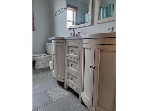 1614 Koocanusa Lake Drive, Newgate, BC - Indoor Photo Showing Bathroom