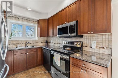 370 Bridge St E, Belleville, ON - Indoor Photo Showing Kitchen With Stainless Steel Kitchen With Double Sink