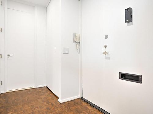 Hall - 715-3 Rue Westmount-Square, Westmount, QC - Indoor Photo Showing Other Room