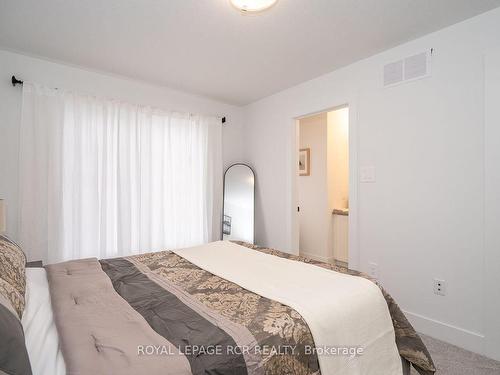 5-690 Broadway Ave, Orangeville, ON - Indoor Photo Showing Bedroom