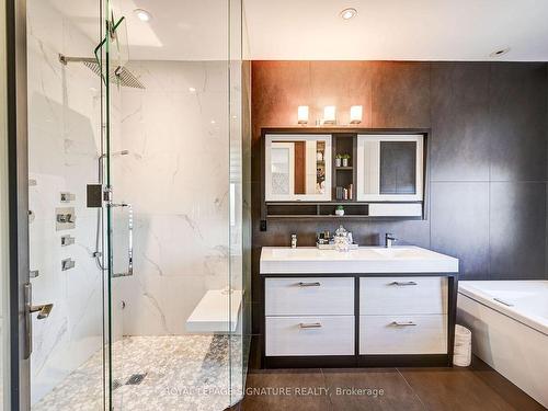 662 Willard Ave, Toronto, ON - Indoor Photo Showing Bathroom