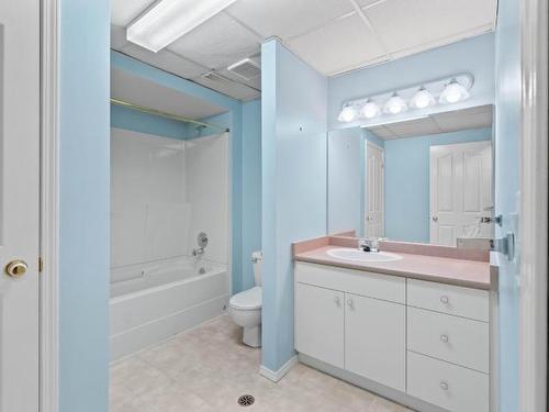 21-2655 Westsyde Rd, Kamloops, BC - Indoor Photo Showing Bathroom