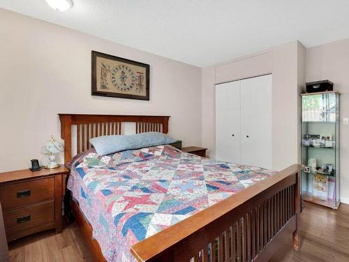 2413 Nechako Drive, Kamloops, BC - Indoor Photo Showing Bedroom