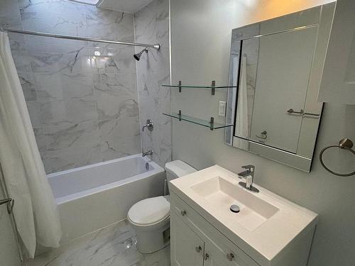 Salle de bains - 11516 Av. Valade, Montréal (Montréal-Nord), QC - Indoor Photo Showing Bathroom