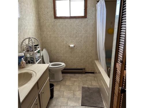 65 Second Avenue N, Sioux Lookout, ON - Indoor Photo Showing Bathroom