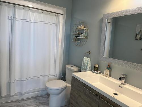 Rainy River, ON - Indoor Photo Showing Bathroom